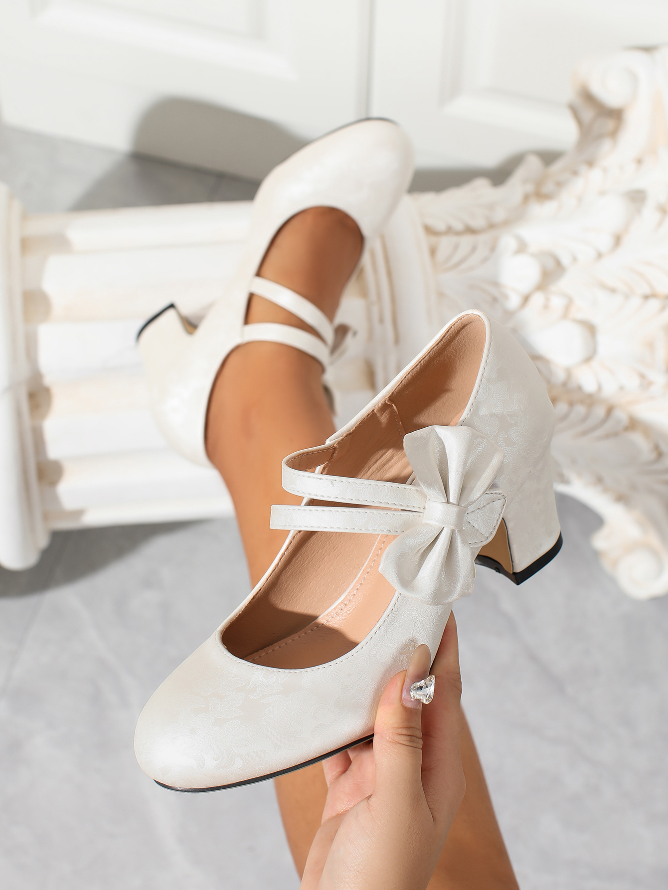Grote dames schoenen met strik - Women Formal Wear With Shoes recensie en prijs
